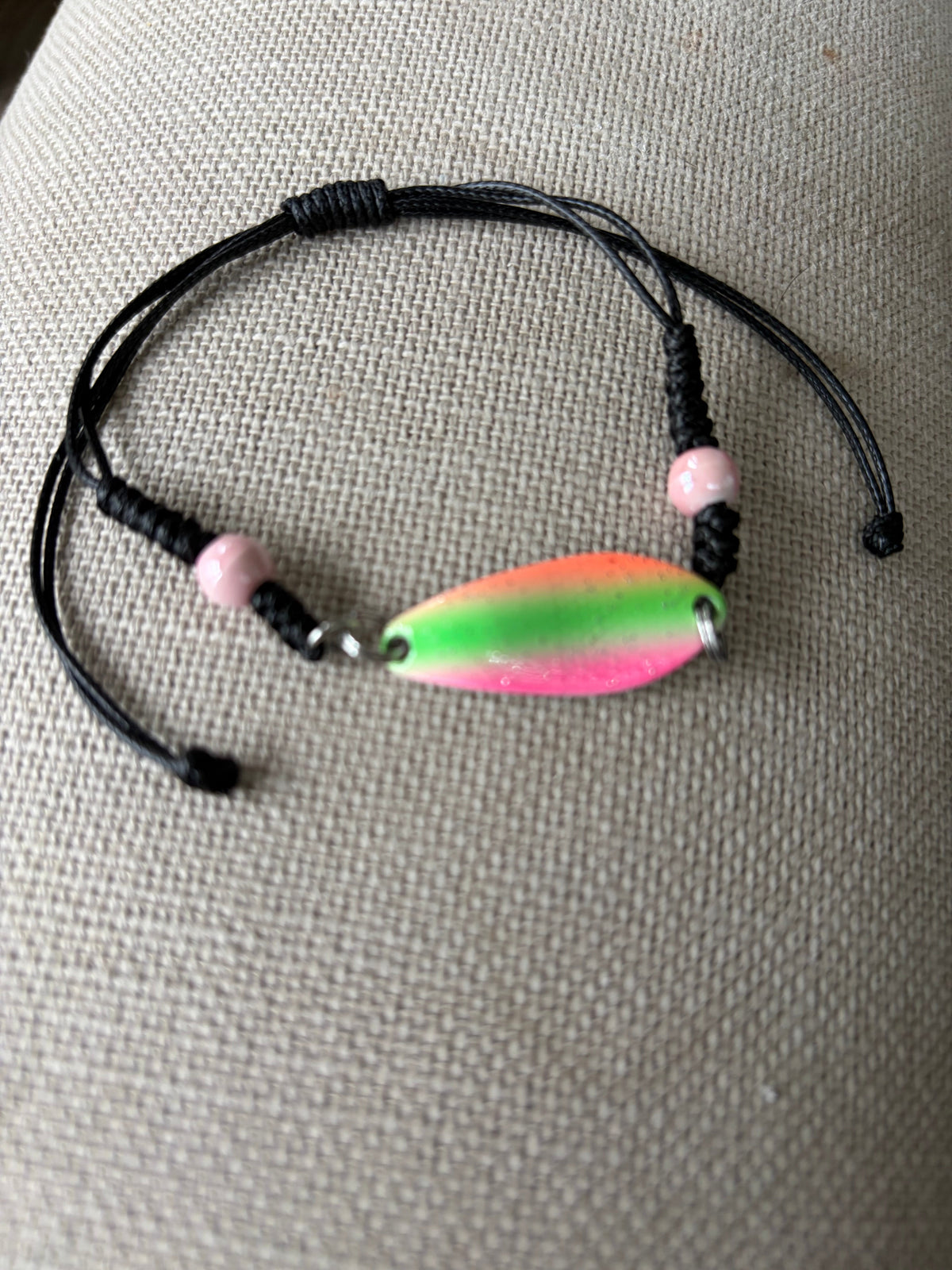 Adjustable lure bracelet
